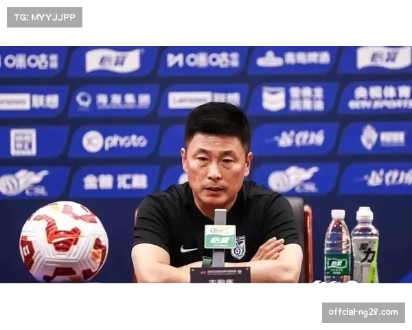 大连英博反击与定位球战术高效执行,利用泰山后场失误完成致命打击